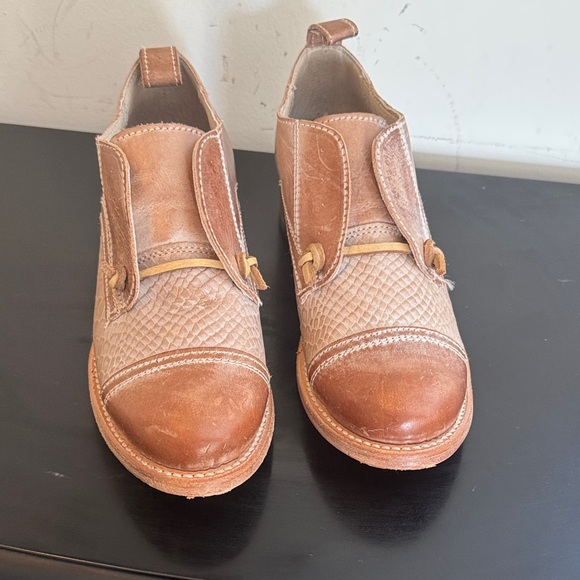 LIKE NEW Freebird Women's Brown Quilted Leather Loafers - Picture 2 of 10